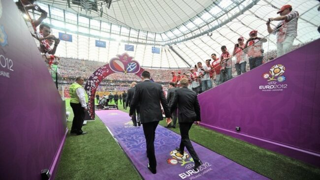 Moquette pour la finale de l'Euro 2012 par Befloor, expert en sols personnalisés.