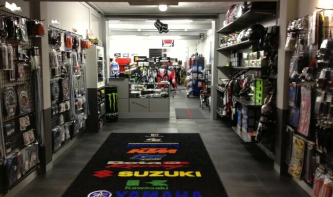 Tapis avec logos de marques de moto